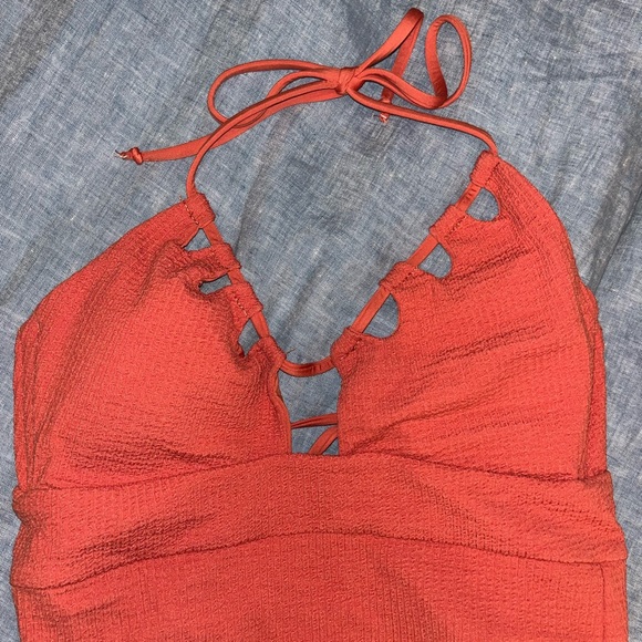 BECCA Pucker Up Cutout Ribbed One
Piece Swimsuit Swimwear - Picture 4 of 5